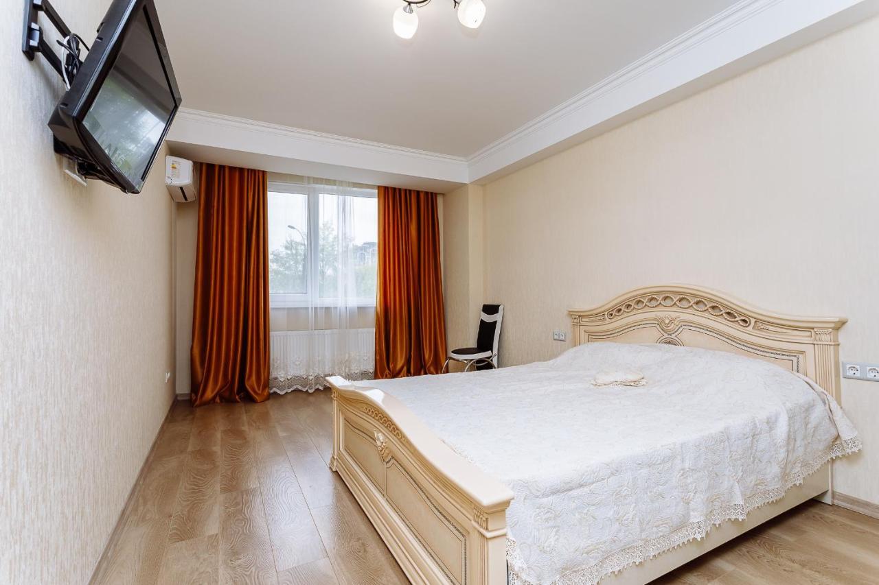 Apartament Confortabil In Centrul Orasului! คีชีเนา ภายนอก รูปภาพ