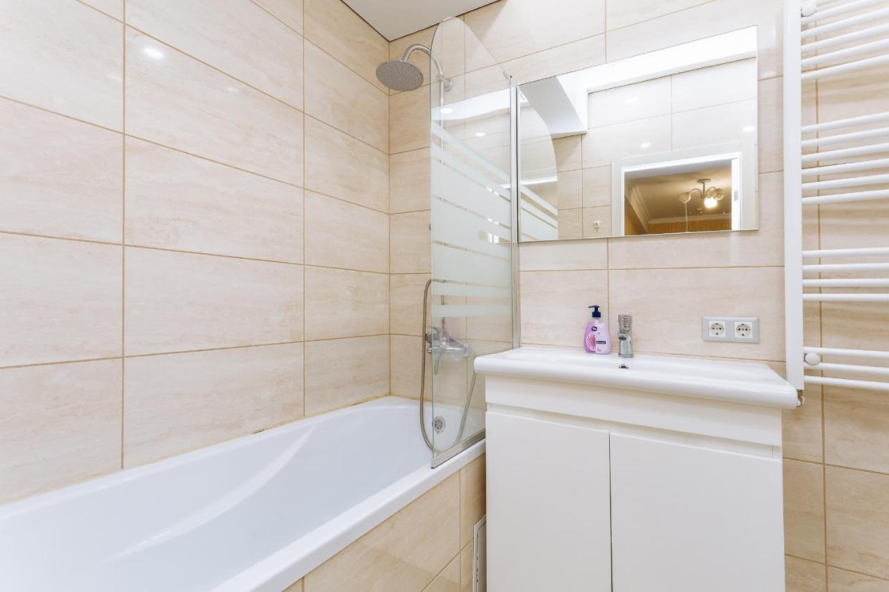 Apartament Confortabil In Centrul Orasului! คีชีเนา ภายนอก รูปภาพ