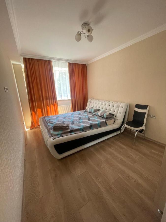 Apartament Confortabil In Centrul Orasului! คีชีเนา ภายนอก รูปภาพ